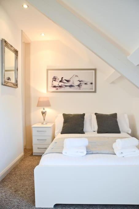 Modern Attic Studio Apartment With Harbour Views 彭赞斯 外观 照片
