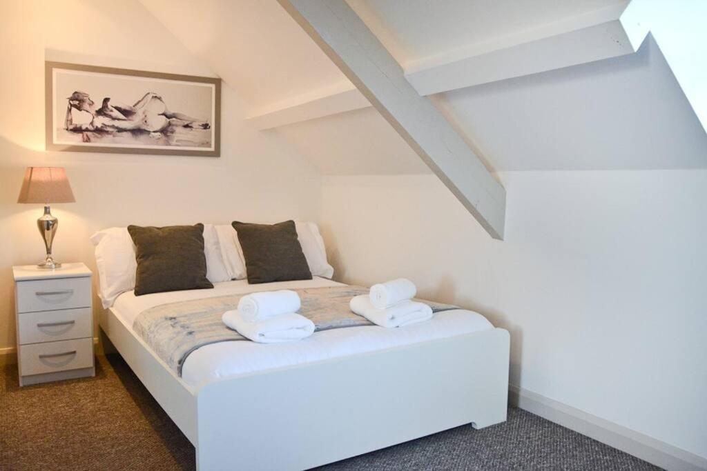 Modern Attic Studio Apartment With Harbour Views 彭赞斯 外观 照片